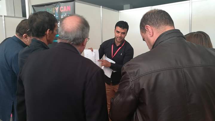 الكفيف يستطيع أن يرسم..