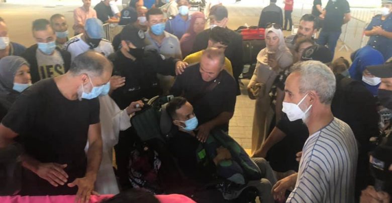 لحسن تبيب يحقق حلمه بالعودة إلى الجزائر ولقاء والدته