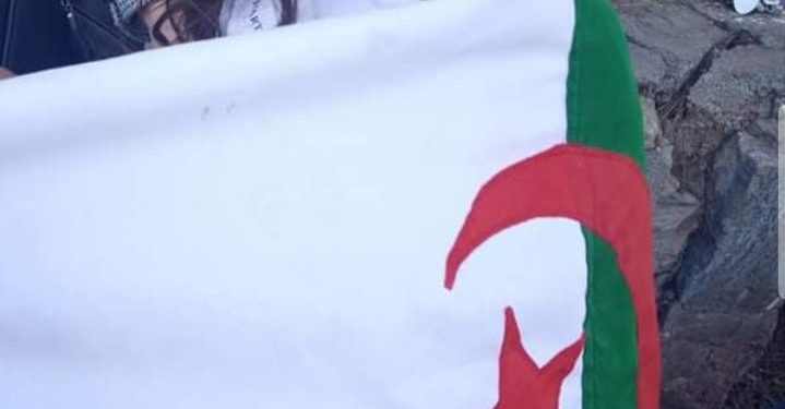 بومرداس ” آلاء مدوري ذي تسعة سنوات معانات بين الدراسة والاعاقة