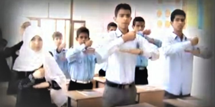 لغة الإشارة.. حق للأشخاص ذوي الإعاقة السمعية