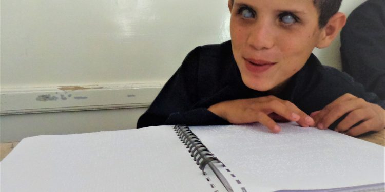 طريقة برايل .. وسيلة اتصال للمكفوفين