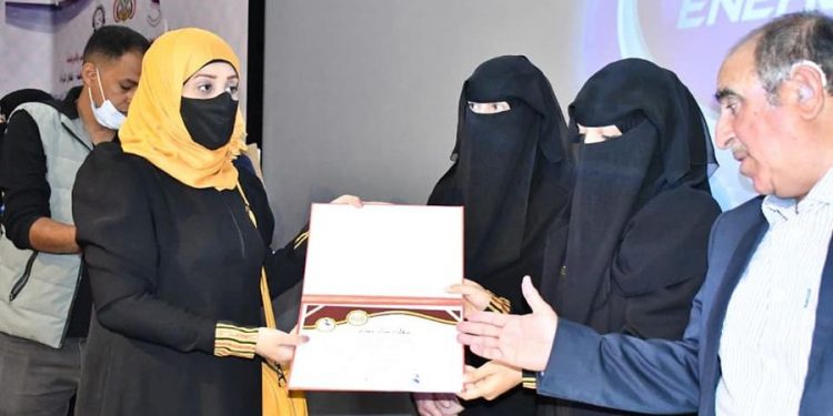 مركز فتيات الصم الرياضي والتنموي يكرم 250 متدربه من خريجات الدورات التدريبية – الدفعة الرابعة  تحت شعار “أناملنا تتحدث”