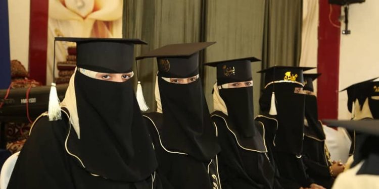 جامعة آزال للتنمية البشرية وجمعية الصم تحتفلا  بتخرج  الدفعة التاسعة ” قسم الحاسوب” كلية التربية الخاصة .