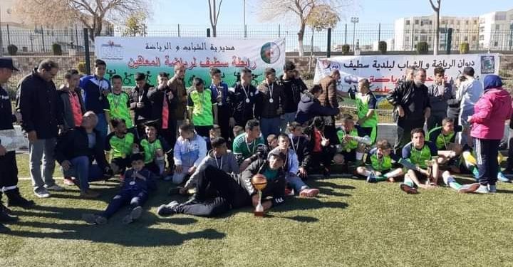 فريق ابتسامة لكرة القدم يفوز بالكأس