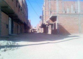 سكان حي التجزئة بعيسى القائد يطالبون بالكهرباء والغاز.